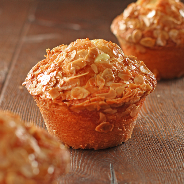 Bienenstich-Muffin gefüllt