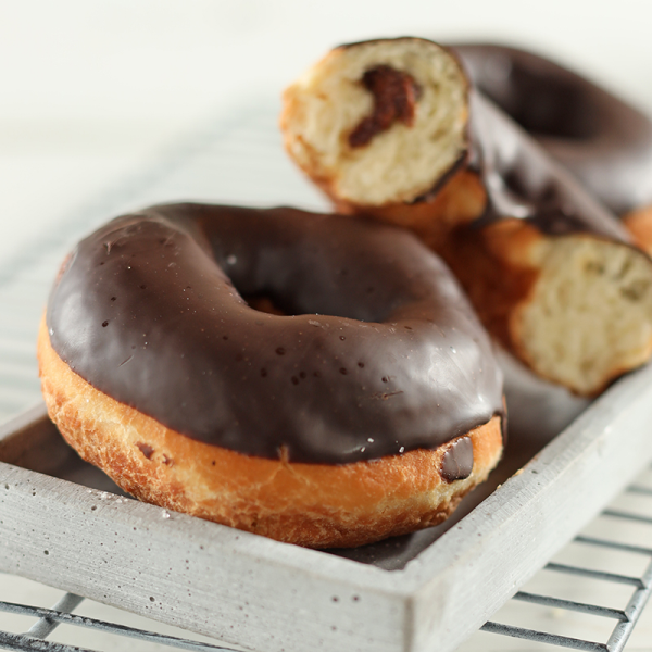 Donut mit Nougatcreme Füllung