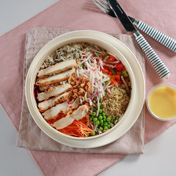 Bowl mit Hähnchen und Orange-Ingwer-Dressing