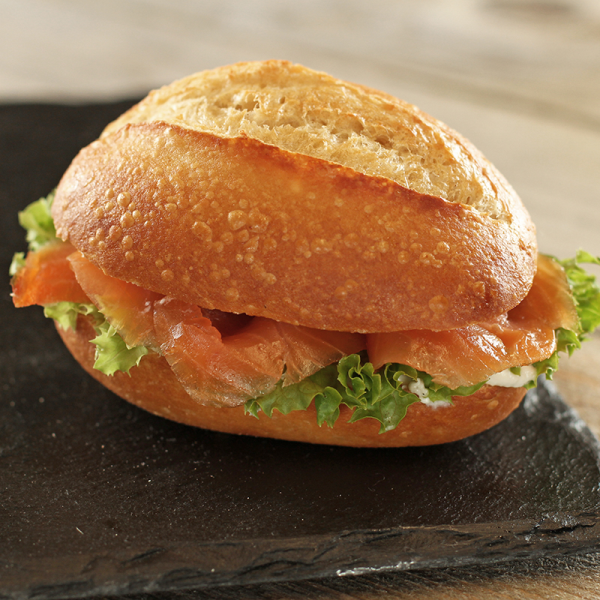 Schnittbrötchen mit Lachs
