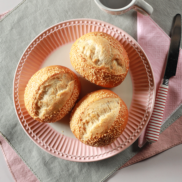 Schnittbrötchen mit Sesam