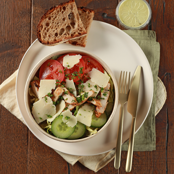 Salat mit Hähnchen/ital.Hartkäse